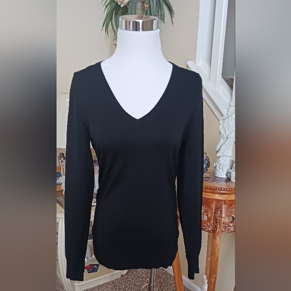 INC International Concepts Sweater with Faux Fur Collar. L Black NWOT - Picture 2 of 16